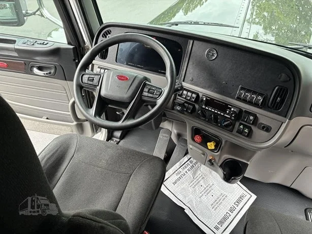 2022 Peterbilt 389 in Portland, OR — photo 31