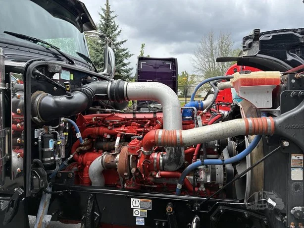 2022 Peterbilt 389 in Portland, OR — photo 13