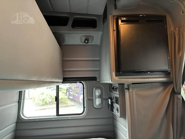 2022 Peterbilt 389 in Portland, OR — photo 24