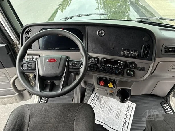2022 Peterbilt 389 in Portland, OR — photo 30