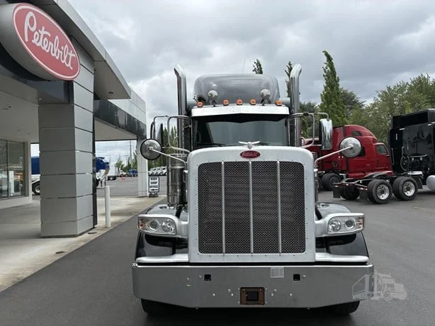 2022 Peterbilt 389 in Portland, OR — photo 2