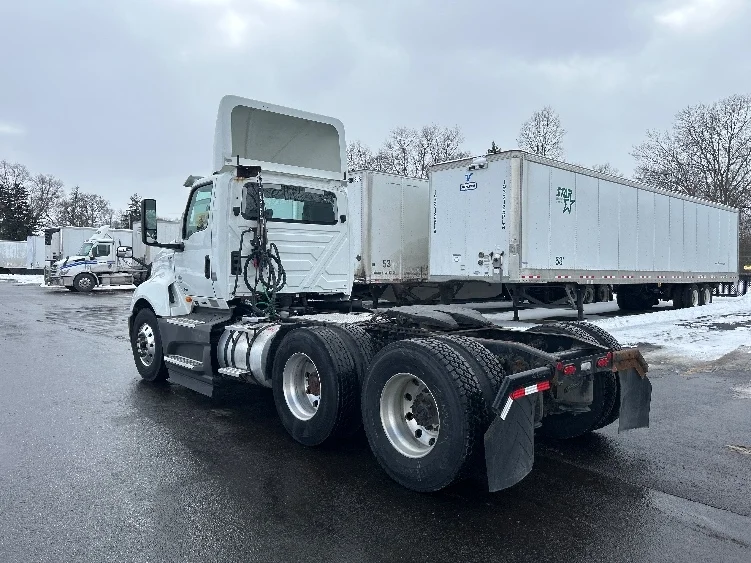 2020 International LT - image 5