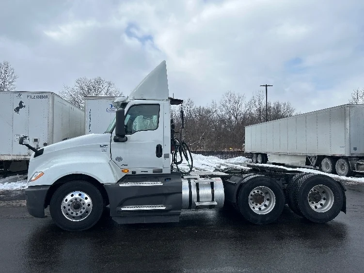 2020 International LT - image 4