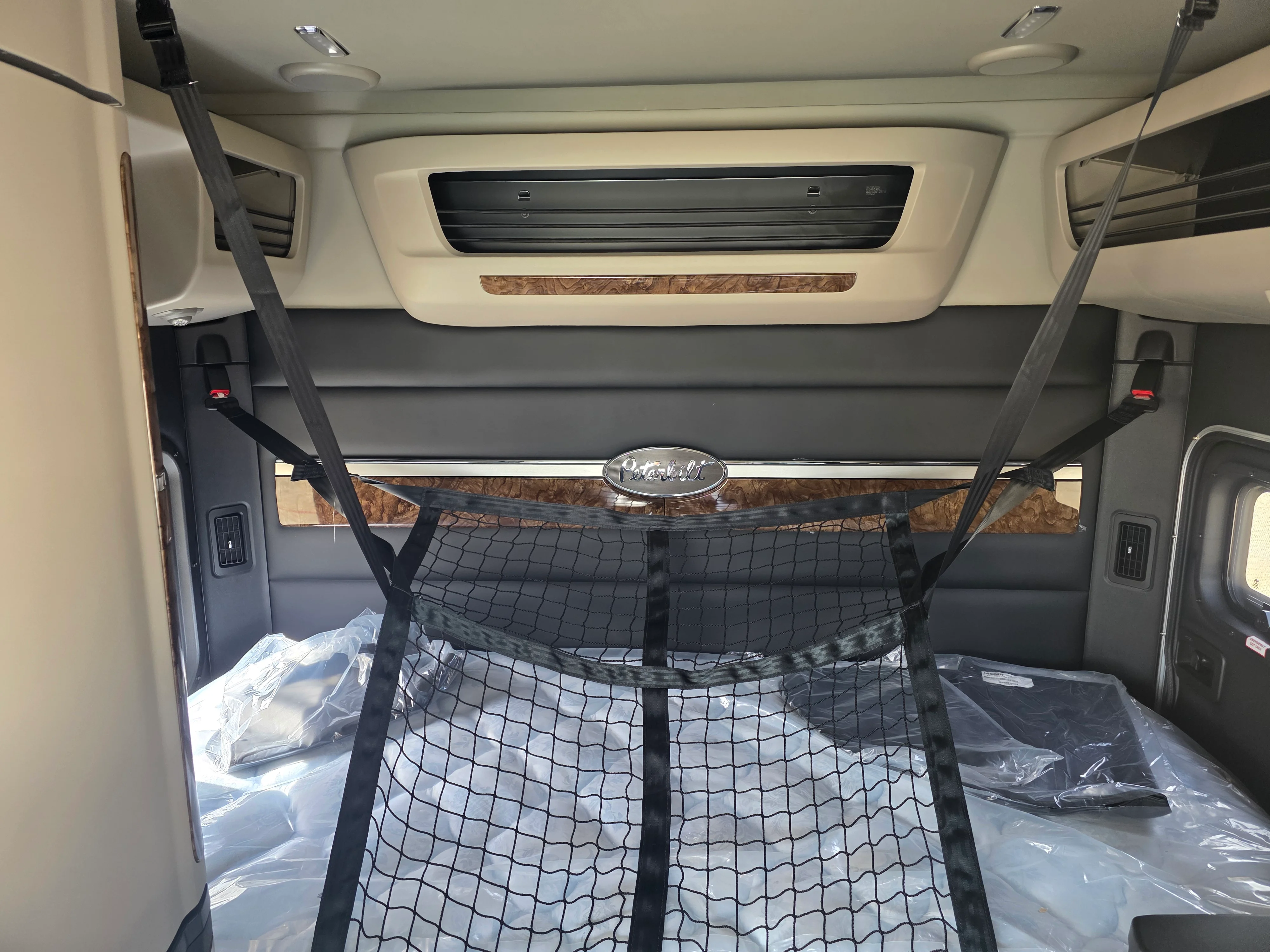 2027 Peterbilt 589 — photo 10