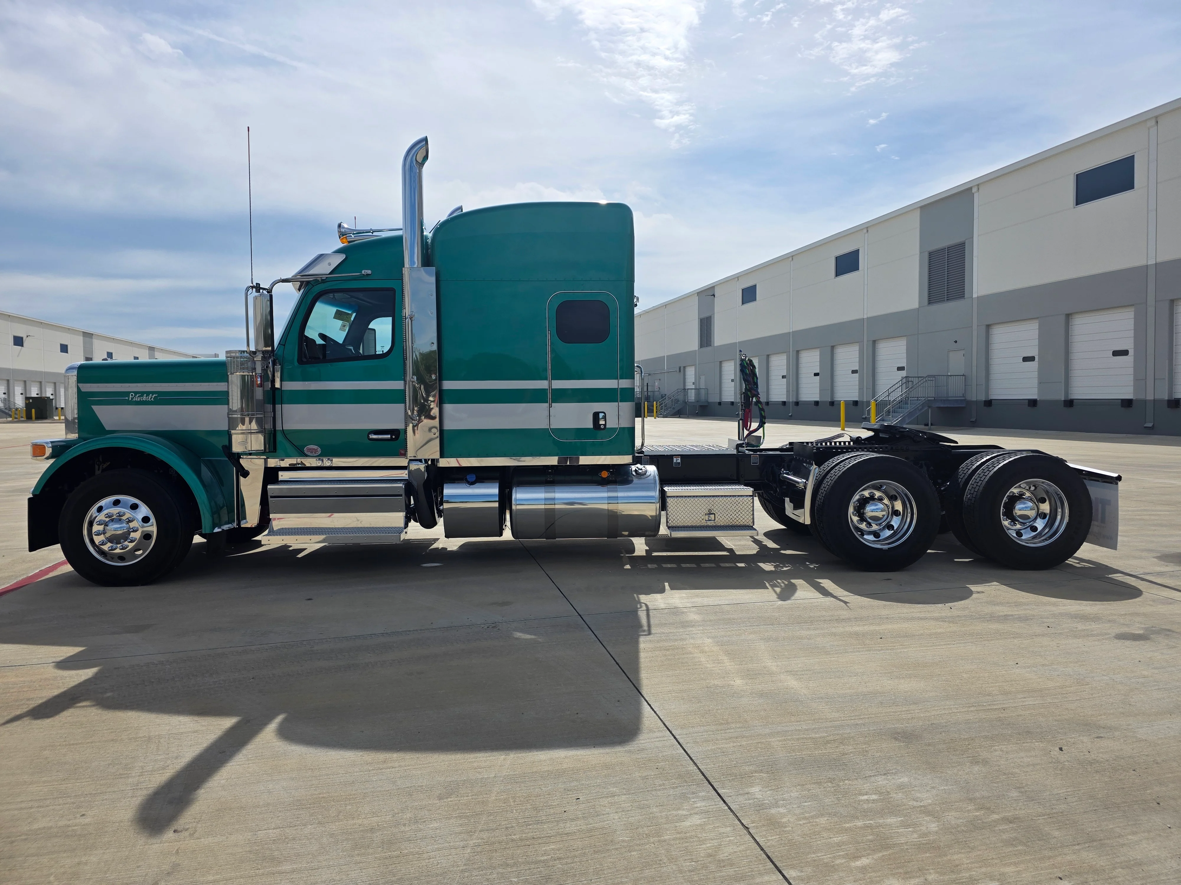 2027 Peterbilt 589 — photo 2