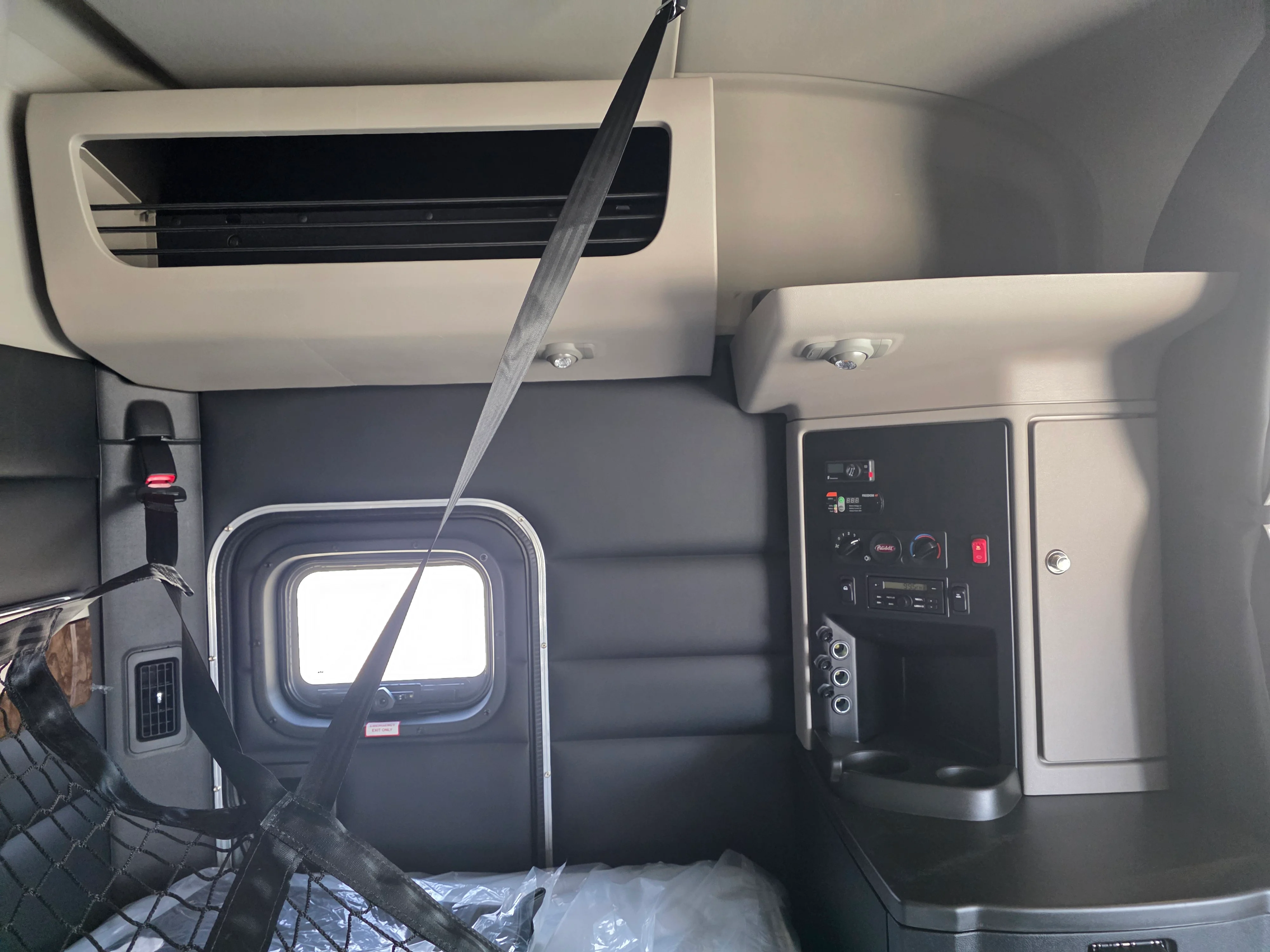 2027 Peterbilt 589 — photo 12