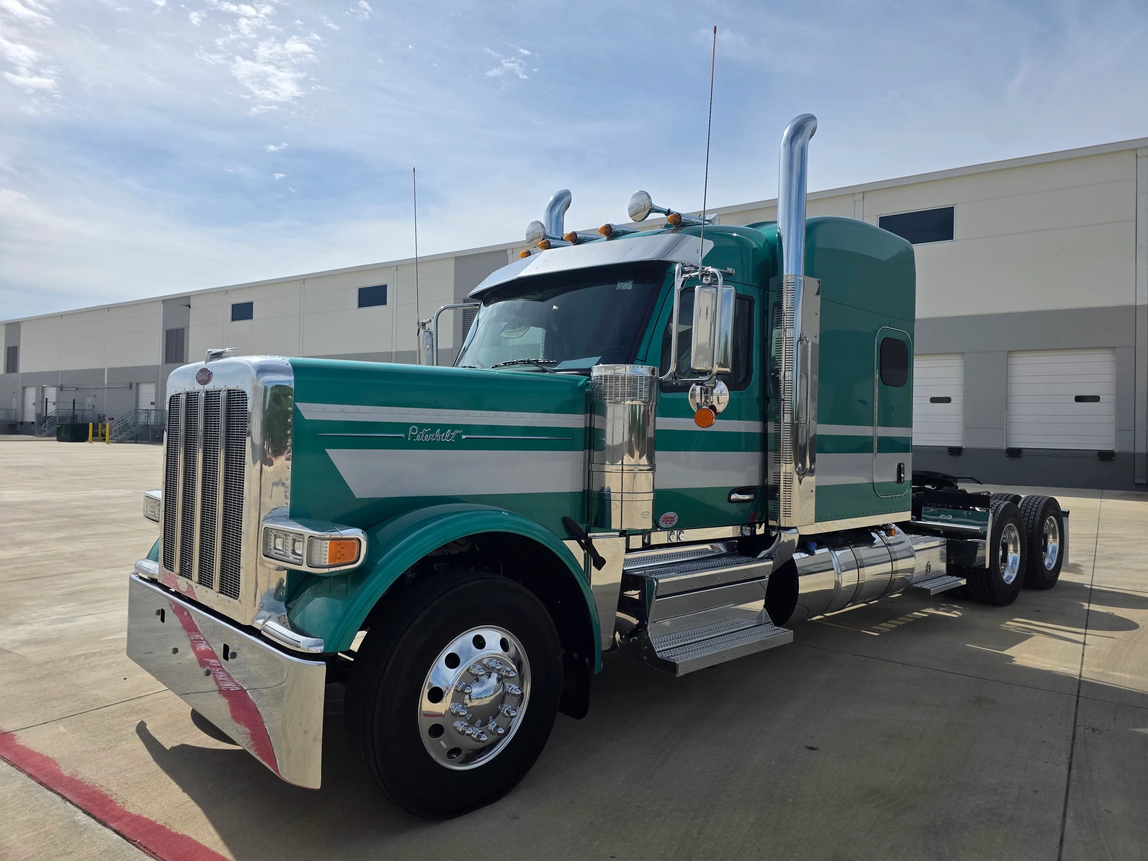 2027 Peterbilt 589 in Louisville, KY