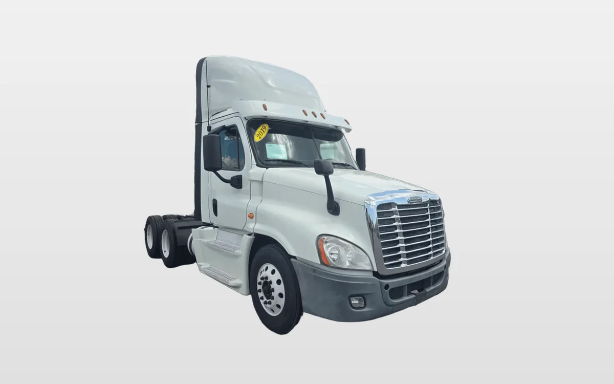 2019 Freightliner Cascadia - image 1