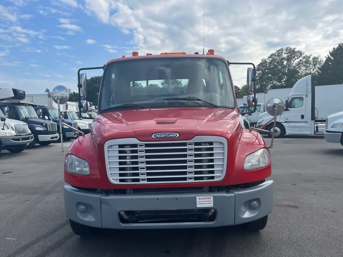2018 Freightliner M2 106 in Beltsville, MD — photo 2