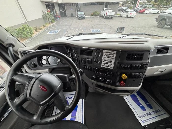 2022 Peterbilt 579 - image 11