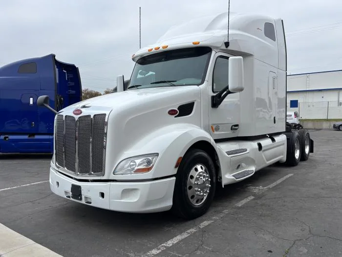 2022 Peterbilt 579 - image 2