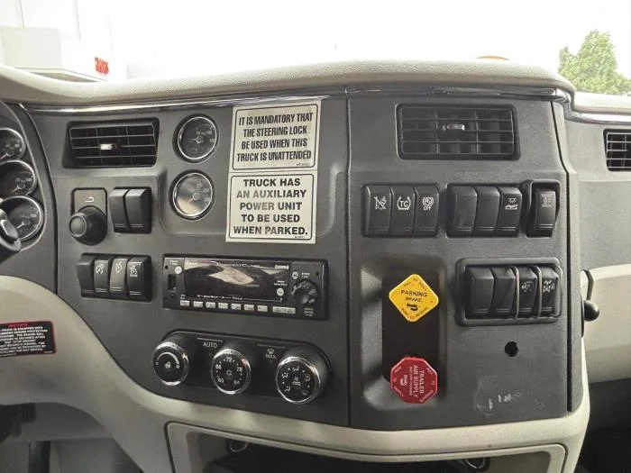 2022 Peterbilt 579 - image 12