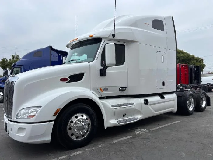 2022 Peterbilt 579 - image 3