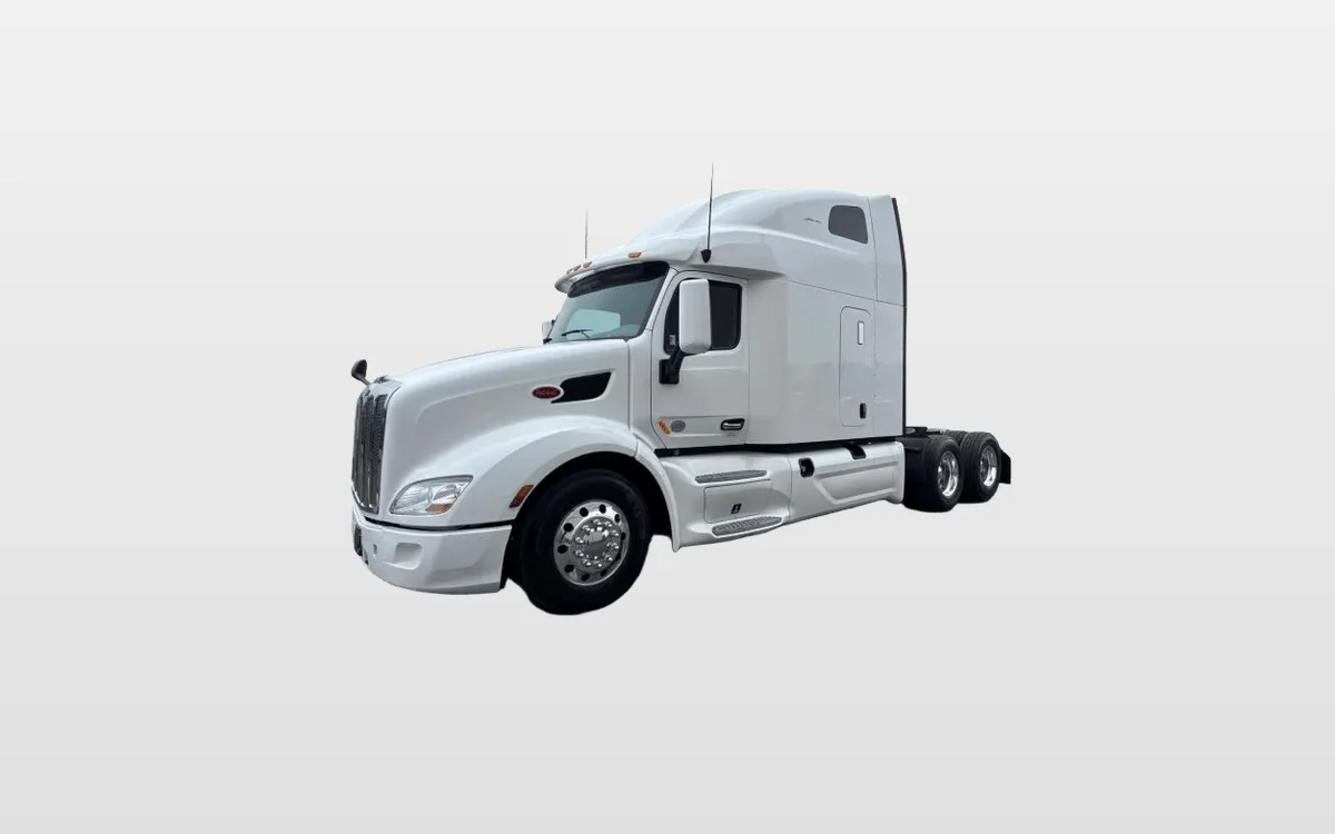 2022 Peterbilt 579 - image 1