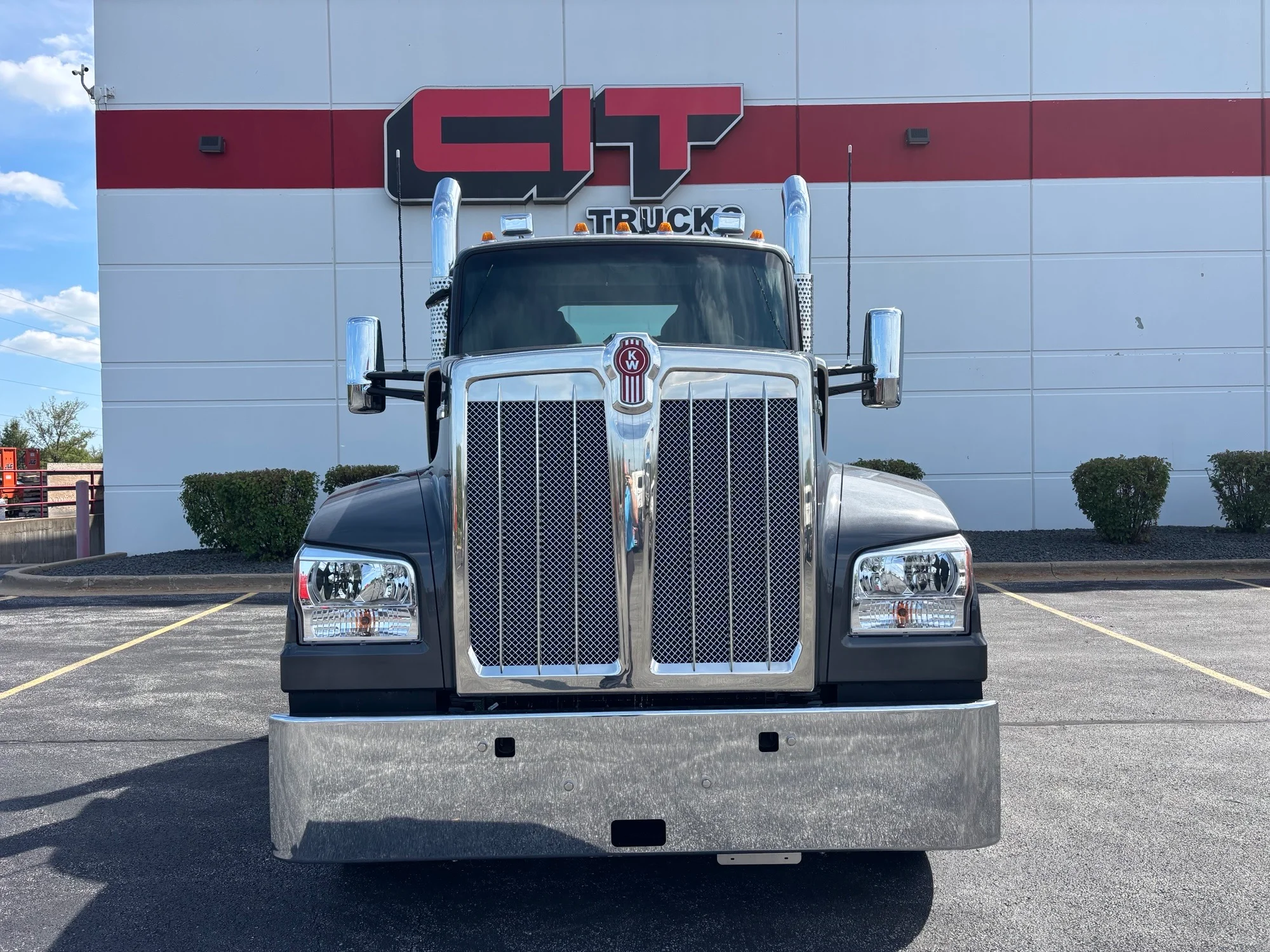 2027 Kenworth W990 in Mokena, IL — photo 2