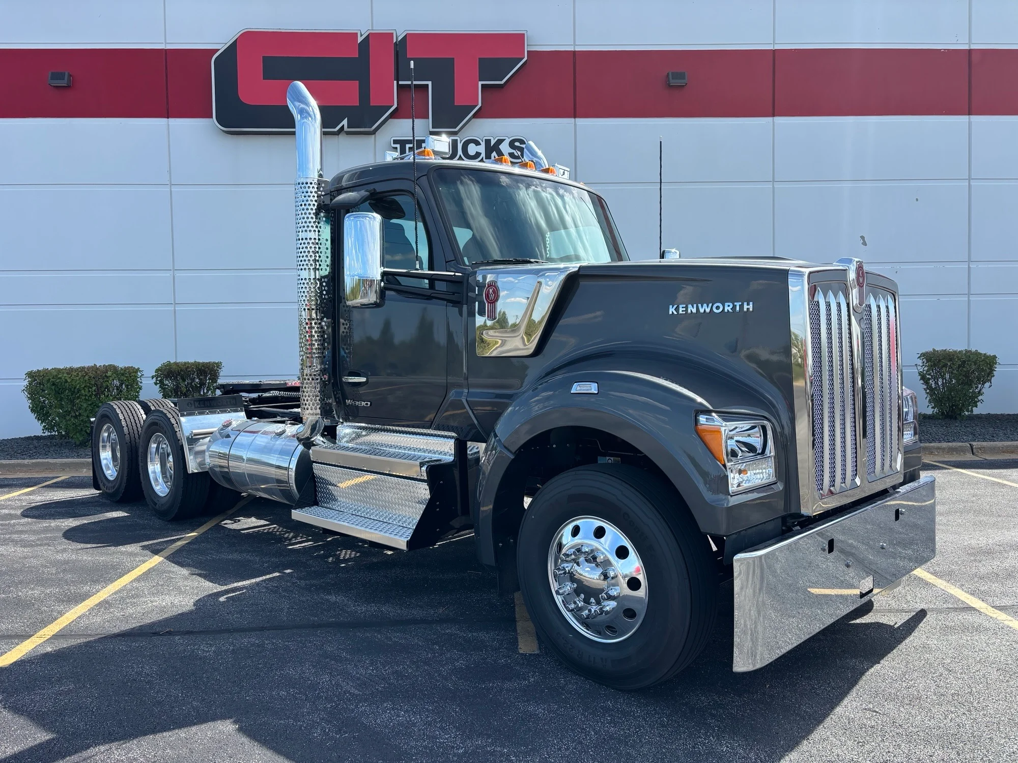 2027 Kenworth W990 in Mokena, IL — photo 3