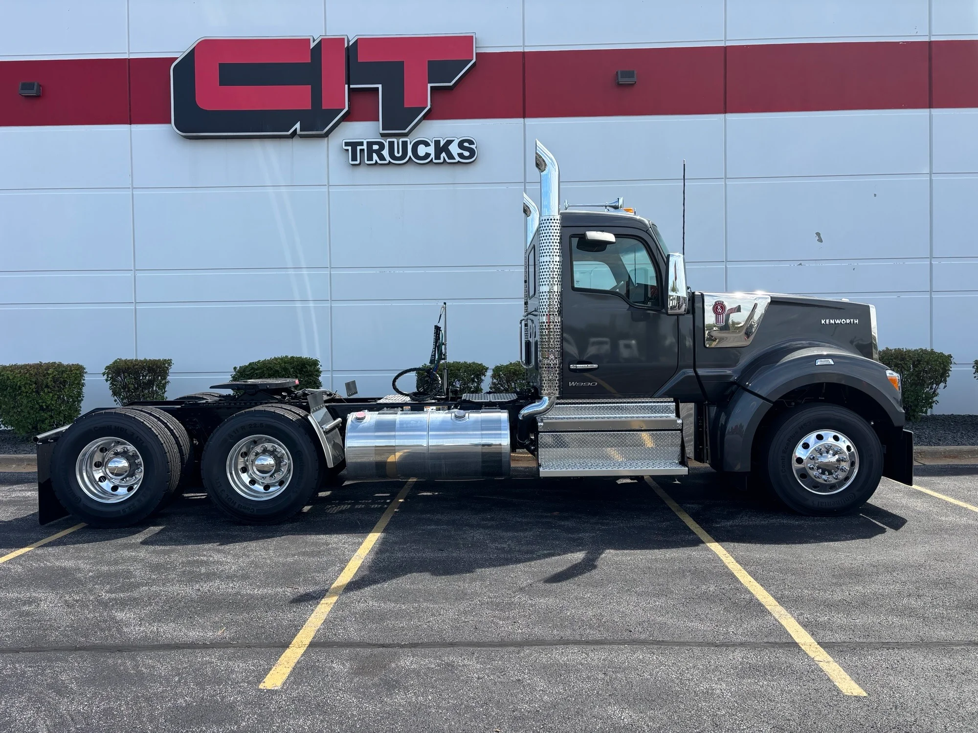 2027 Kenworth W990 in Mokena, IL — photo 4