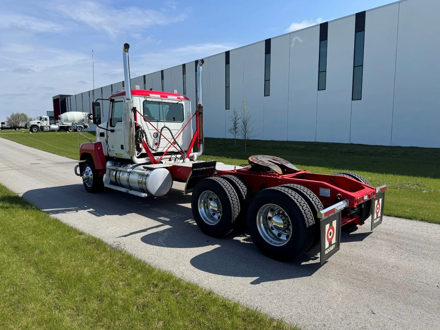 Used 2023 Mack Pinnacle - image 4