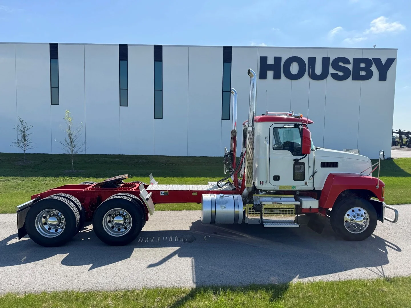 Used 2023 Mack Pinnacle - image 7