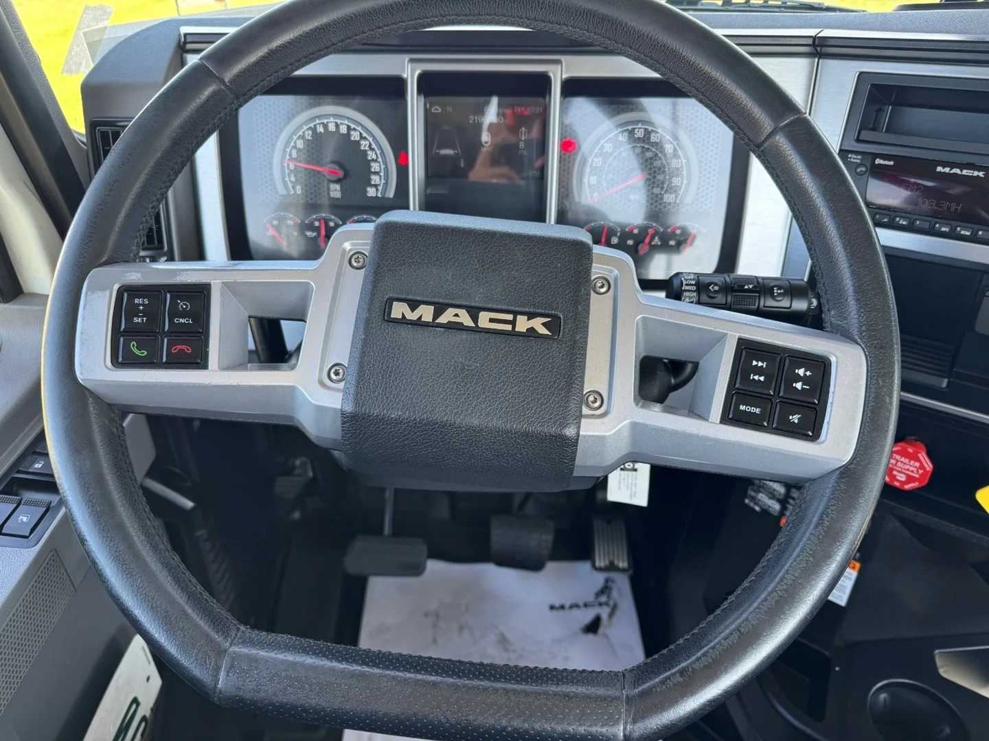 Used 2023 Mack Pinnacle - image 14