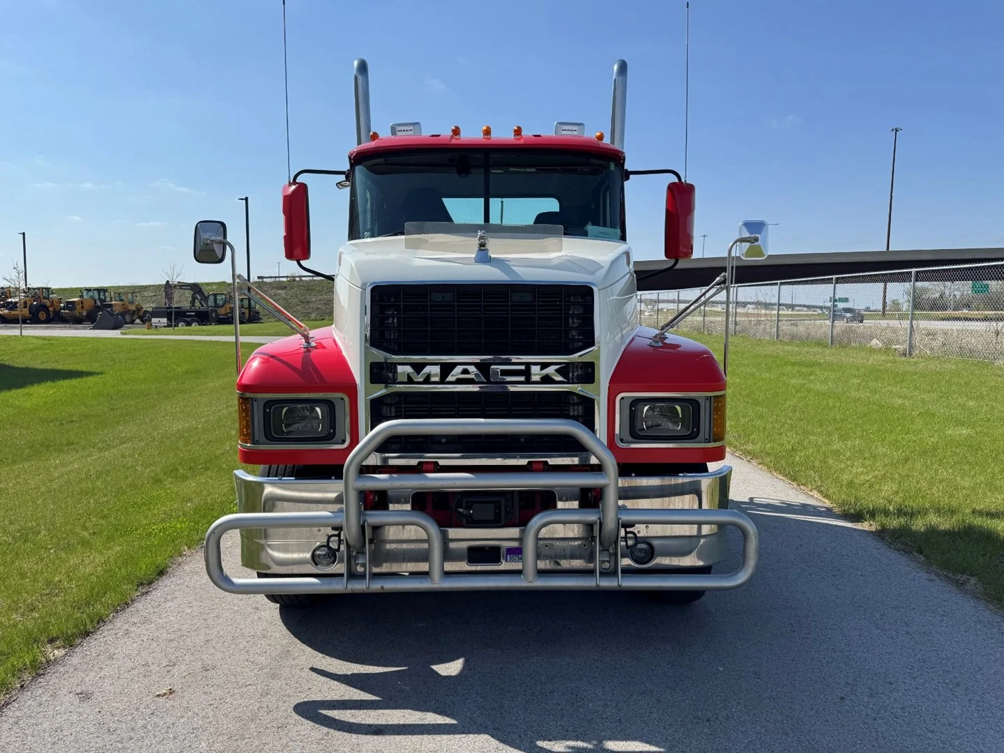 Used 2023 Mack Pinnacle - image 2