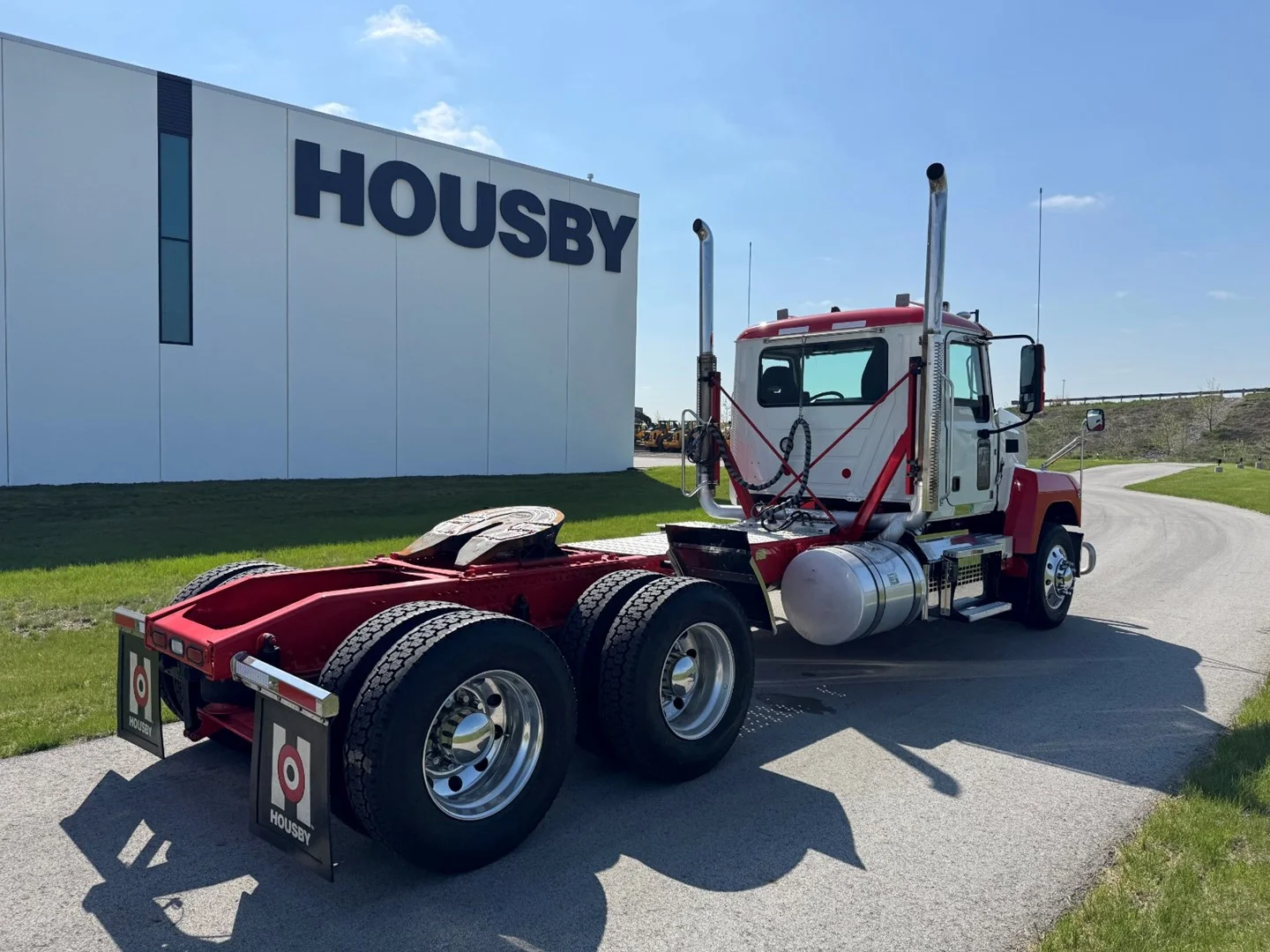 Used 2023 Mack Pinnacle - image 6