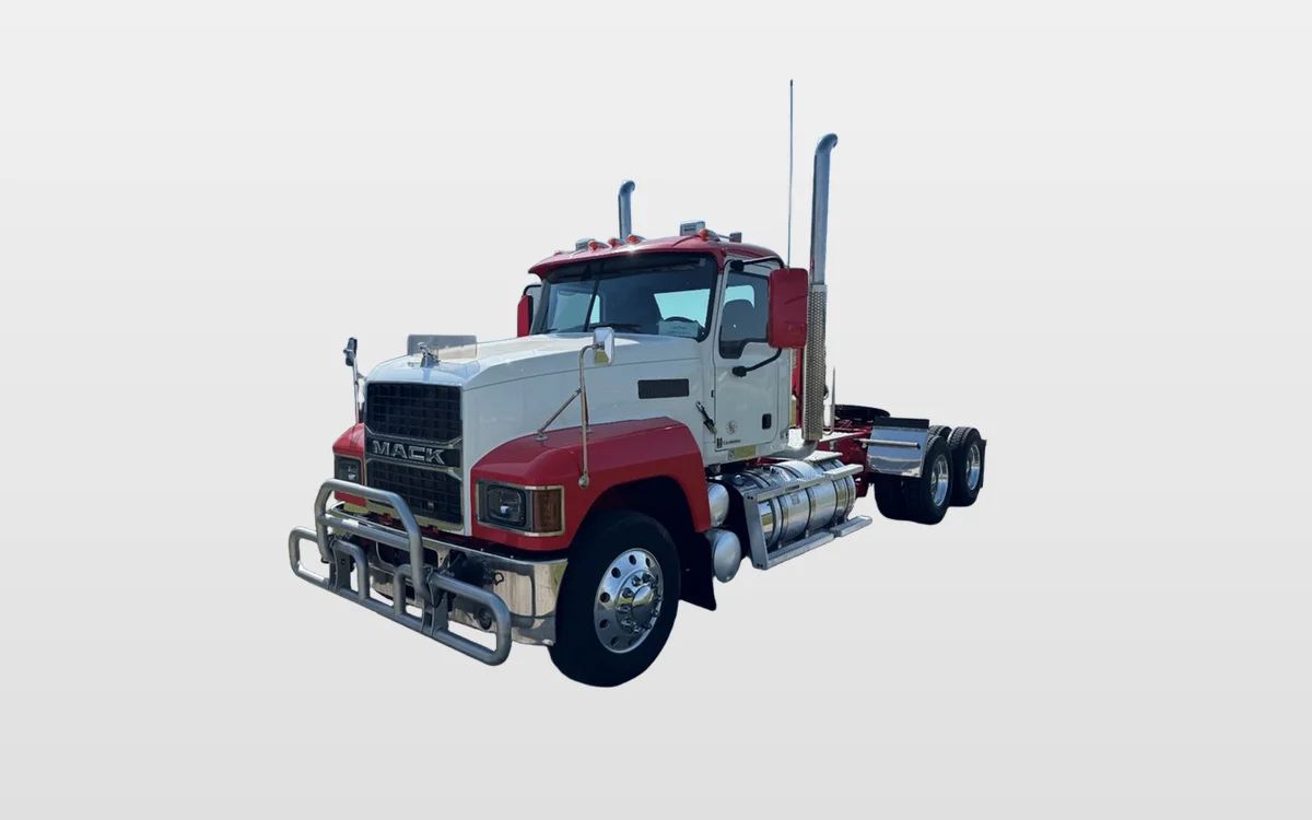 Used 2023 Mack Pinnacle - image 1