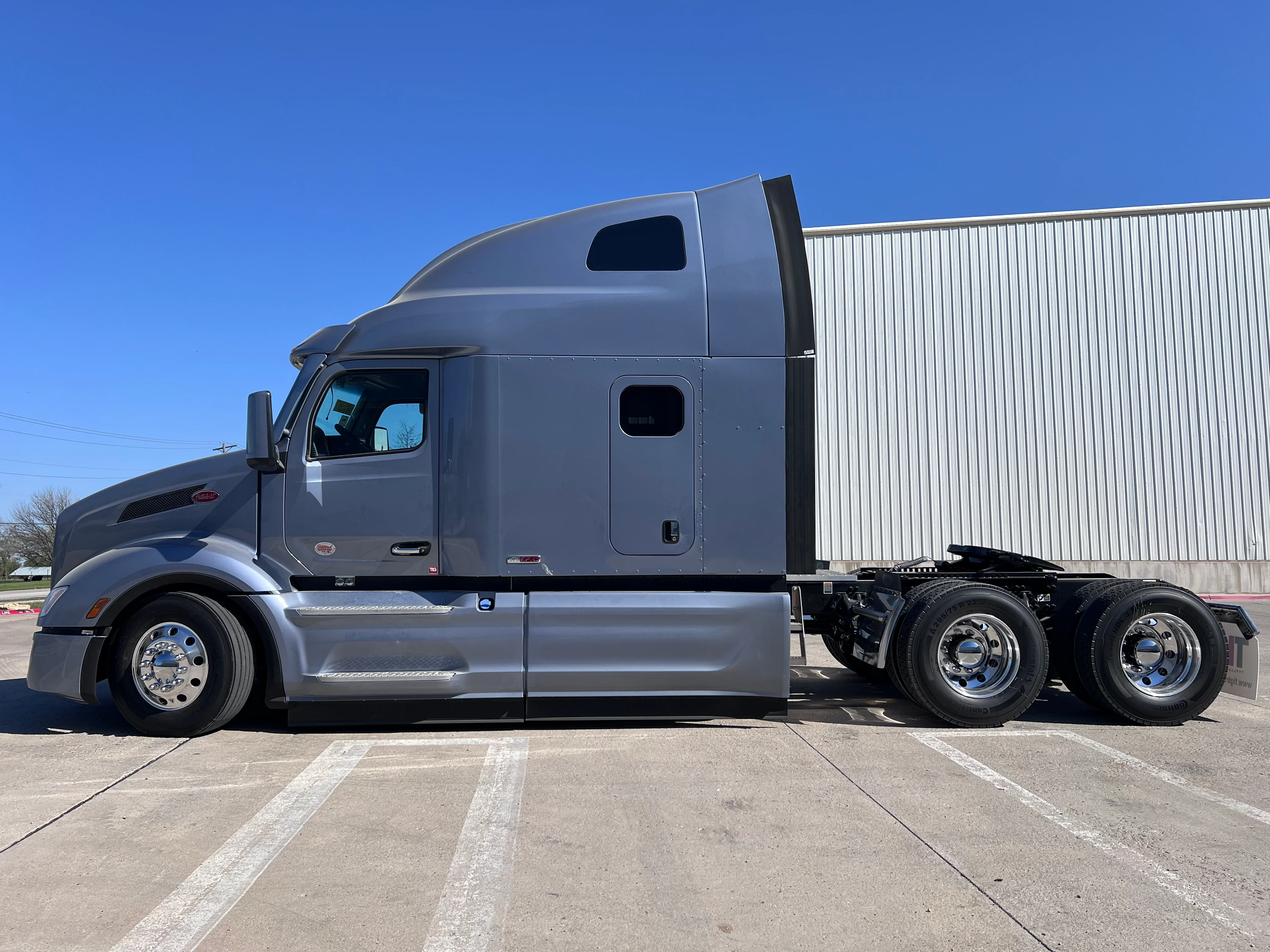 2027 Peterbilt 579 in Evansville, IN — photo 2