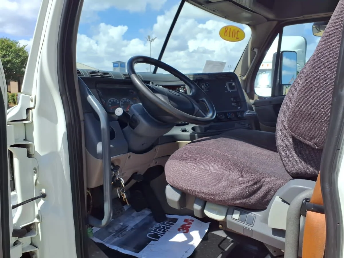 2018 Freightliner Cascadia - image 7