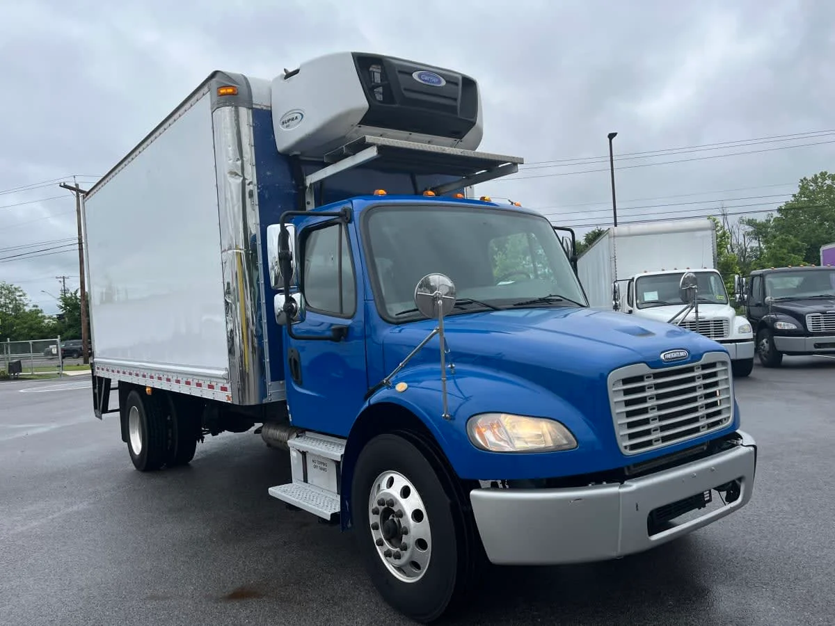 2018 Freightliner M2 106 - image 3