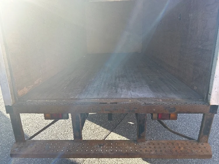 2019 Isuzu NPR - image 10