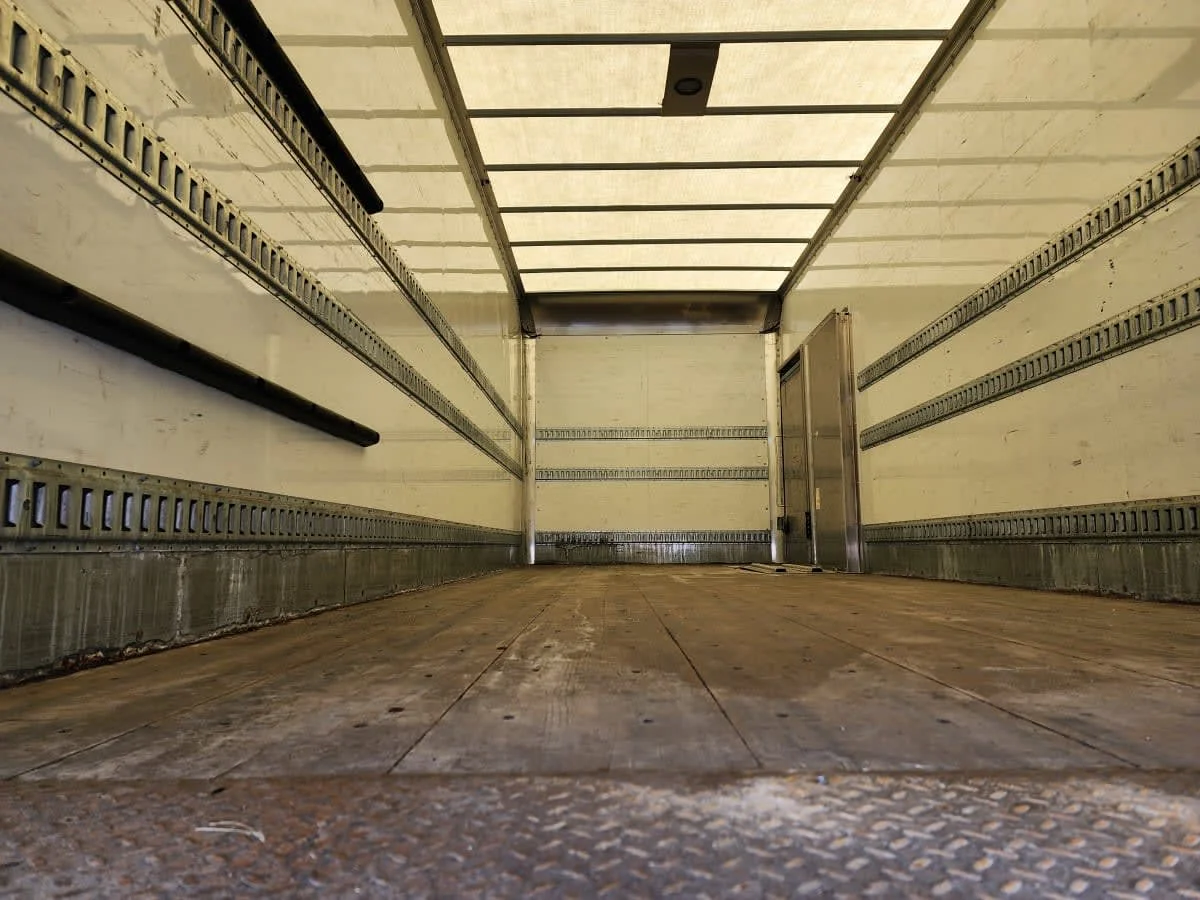 2018 International 4300 - image 8