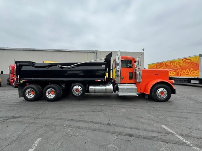 2017 Peterbilt 389 - image 5