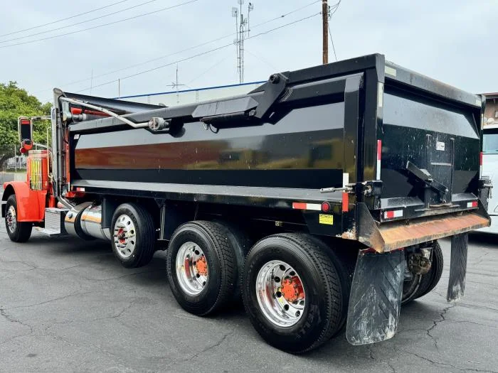 2017 Peterbilt 389 in Los Angeles, CA — photo 8