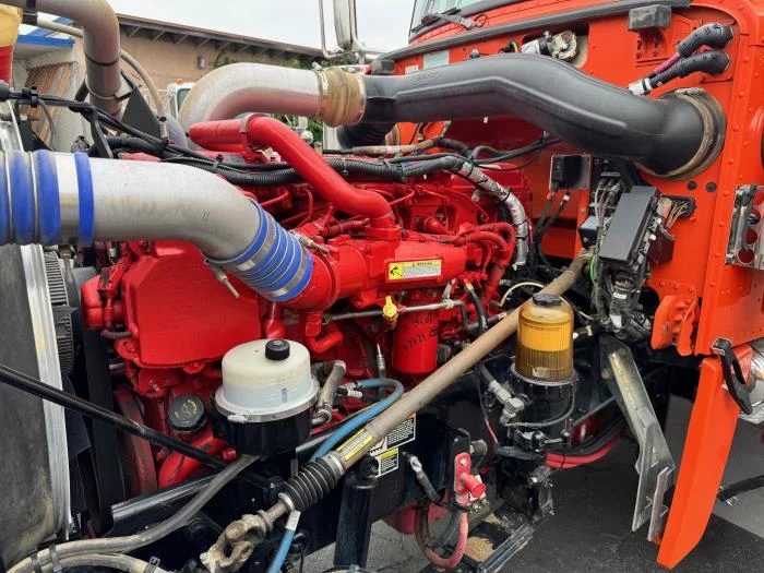 2017 Peterbilt 389 - image 10