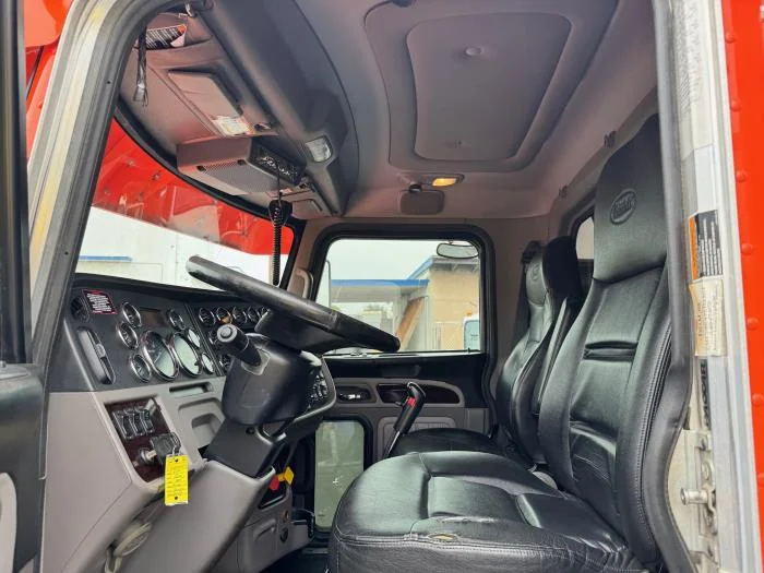 2017 Peterbilt 389 - image 12
