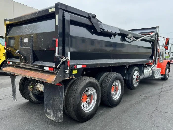 2017 Peterbilt 389 in Los Angeles, CA — photo 6