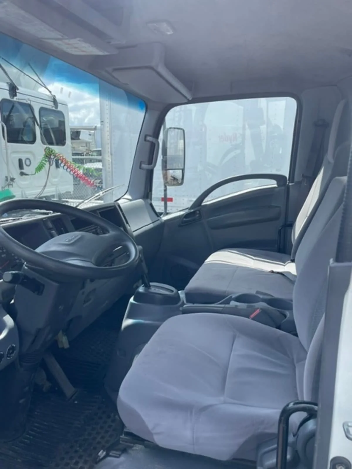 2019 Isuzu NPR - image 7