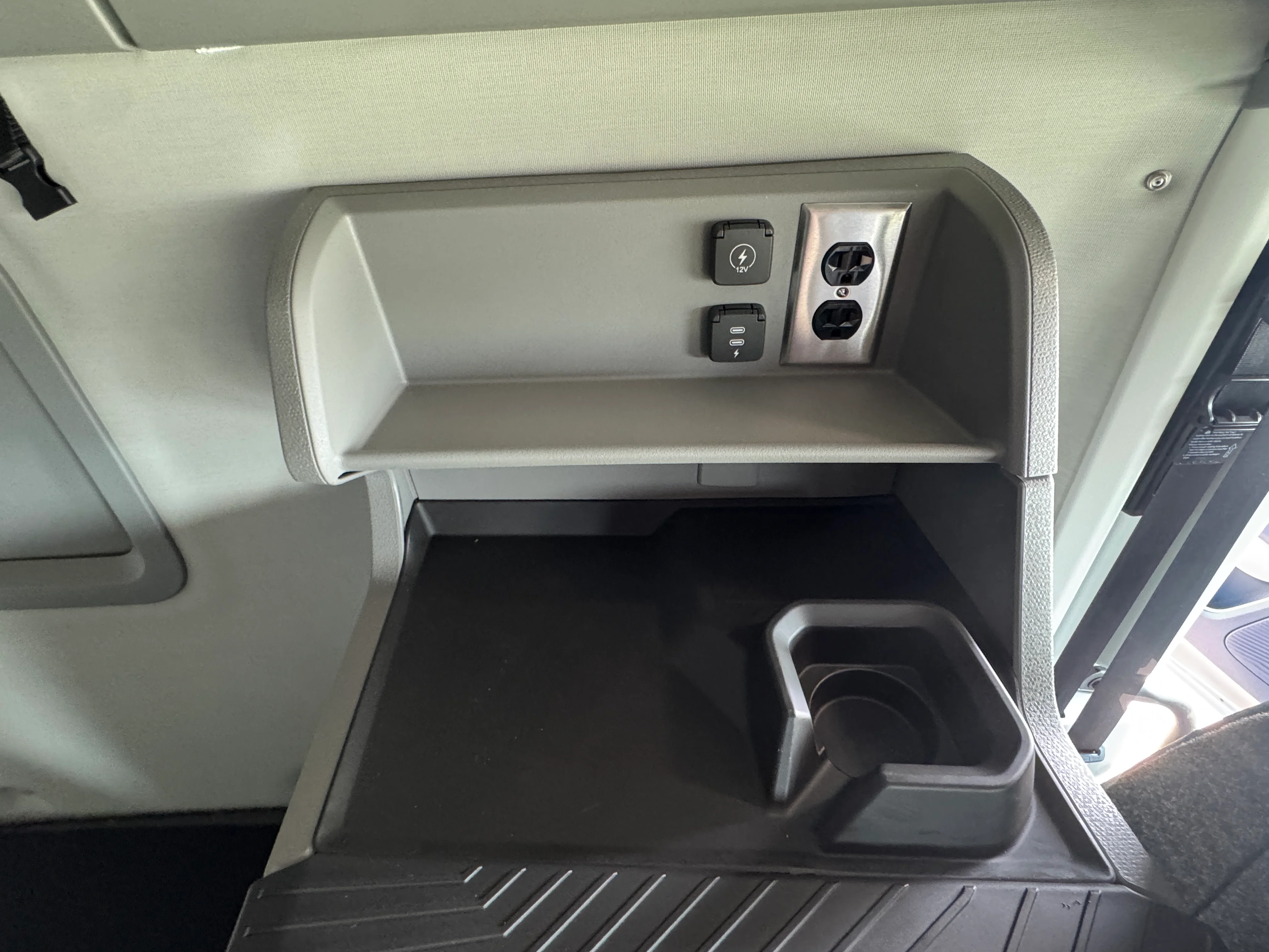 2026 Volvo VNL 860 in Wichita, KS — photo 8