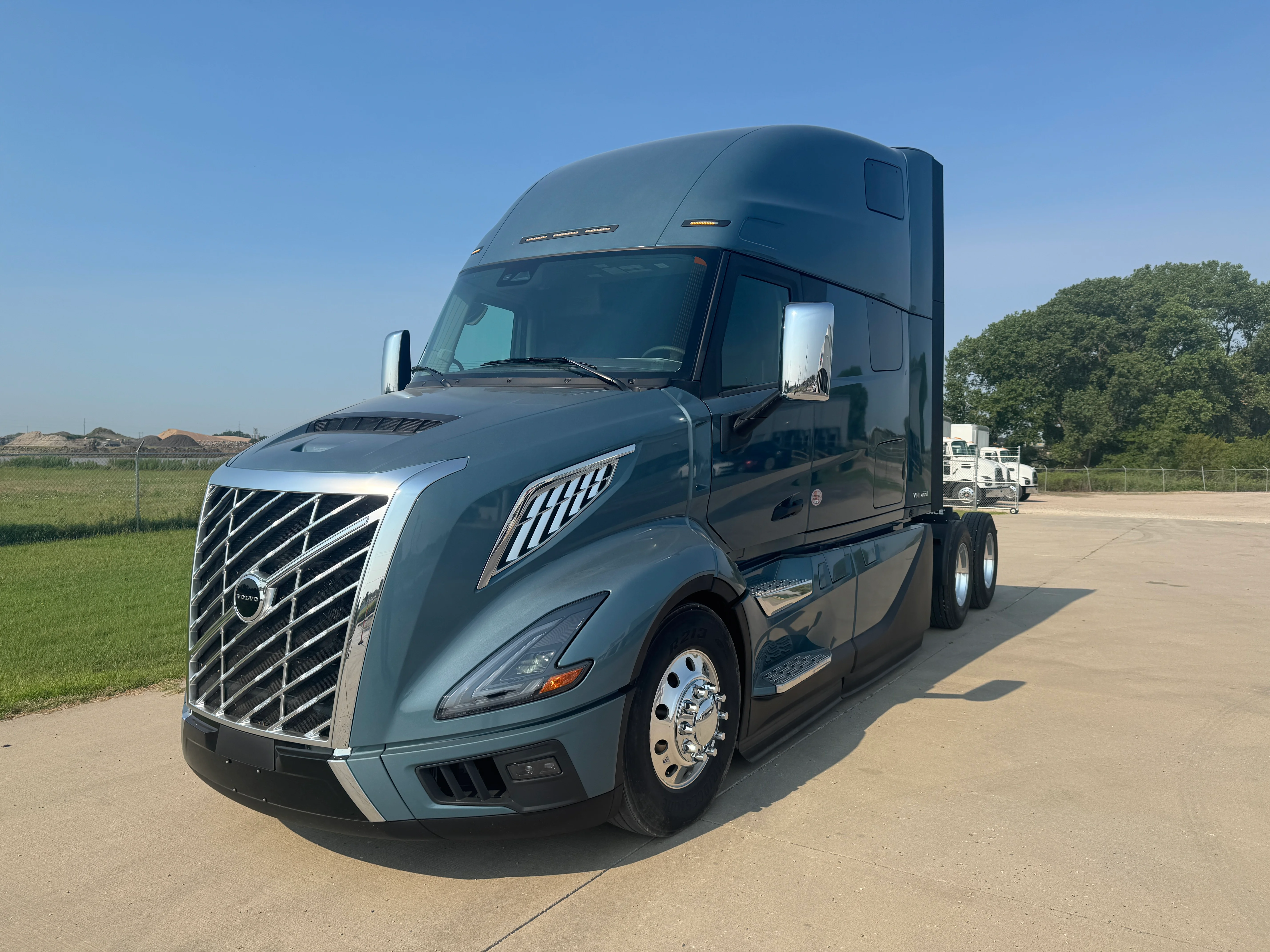 2026 Volvo VNL 860 in Wichita, KS