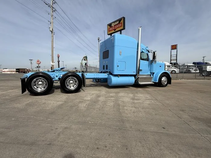2027 Peterbilt 589 - image 17