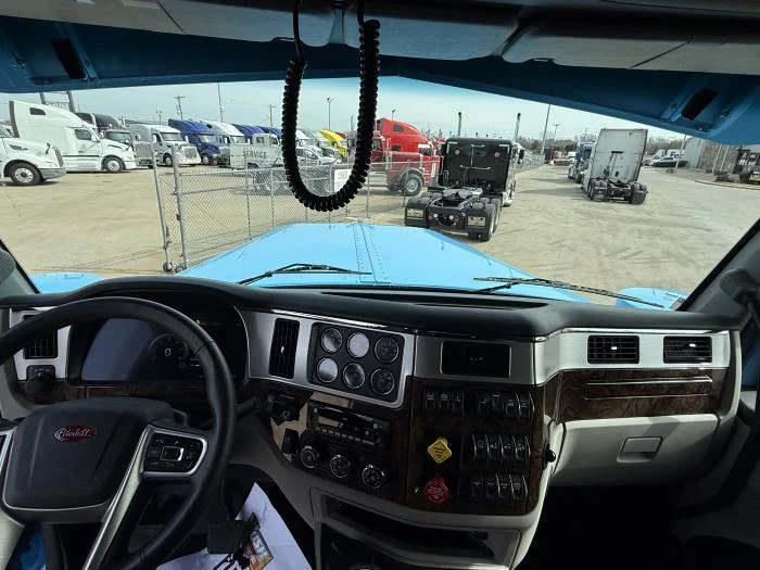 2027 Peterbilt 589 - image 41