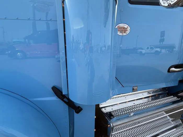 2027 Peterbilt 589 - image 25