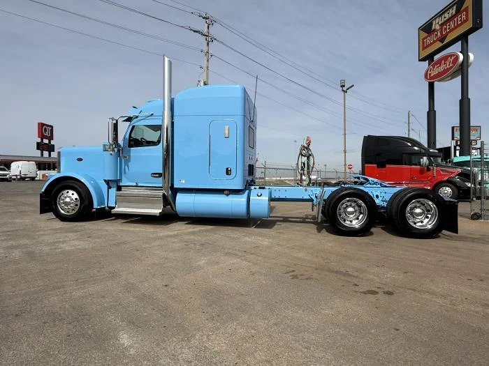 2027 Peterbilt 589 - image 8