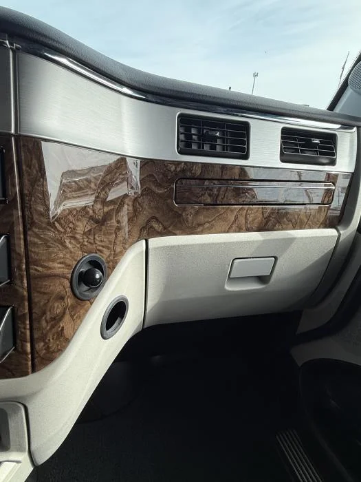 2027 Peterbilt 589 - image 33