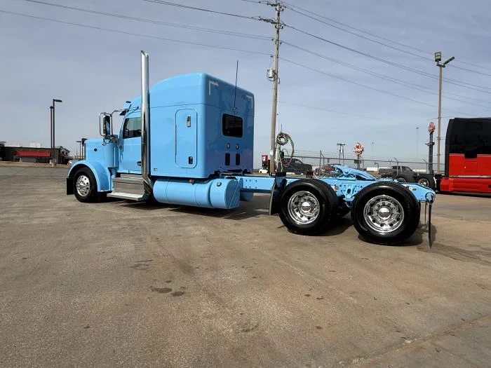 2027 Peterbilt 589 - image 9