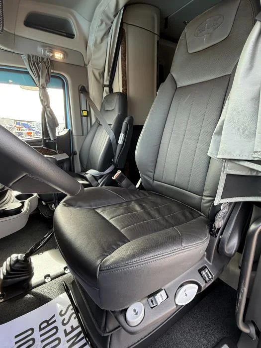 2027 Peterbilt 589 - image 27