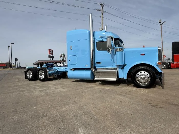 2027 Peterbilt 589 - image 15
