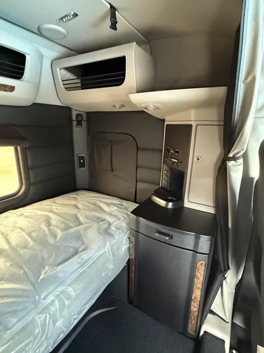 2027 Peterbilt 589 - image 37