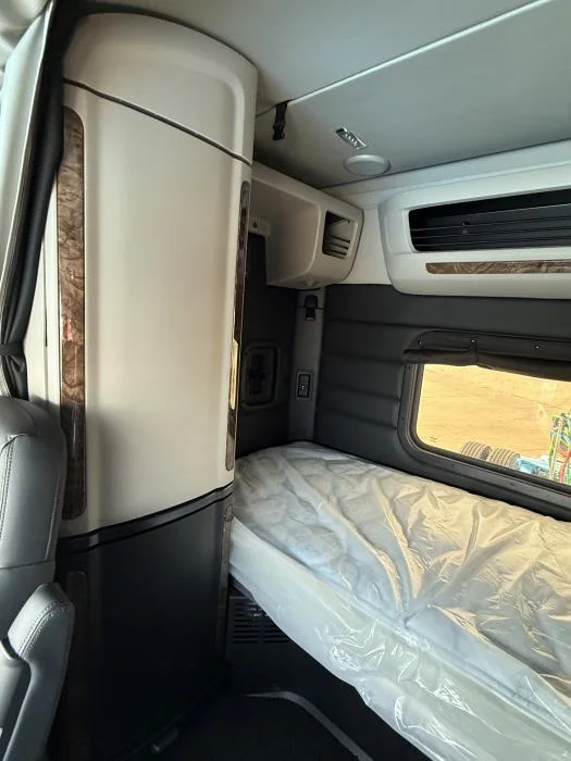 2027 Peterbilt 589 - image 36